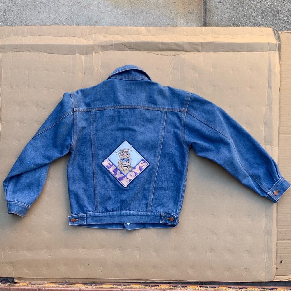 Vintage 80s jean jacket, used excellent condition, cool back embroidery
